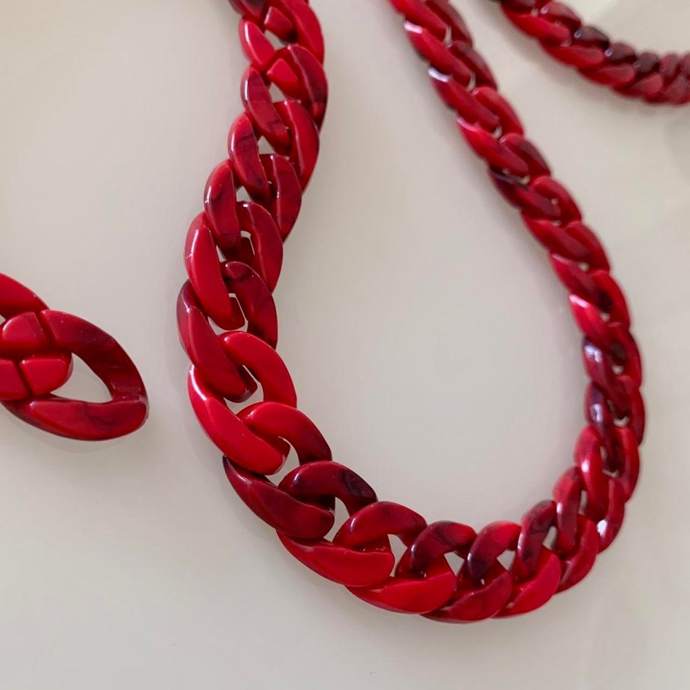 Acrylic Red Tortoise Shell Chain - Picture 2 of 3